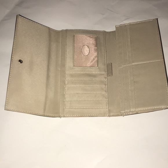 Liz Claiborne Black Patent Leather Trifold Wallet - Picture 3 of 9